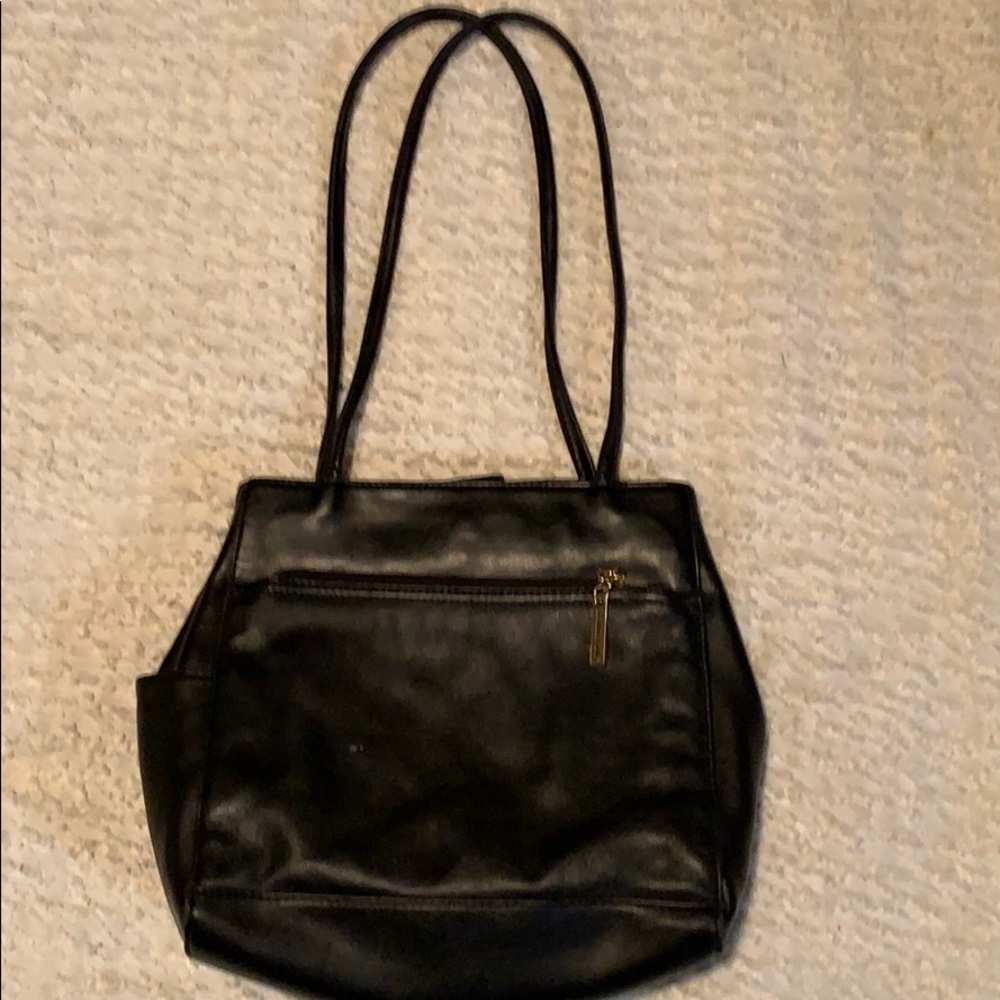 Beautiful leather handbag with tons of pockets